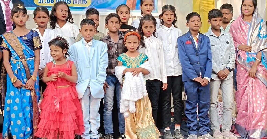 Education change the students file शिक्षा जो भविष्य बदल दे Education is not just about books — it is about breaking limits, building confidence, and creating a new future. शिक्षा एक छात्र की सोच, दिशा और जीवन को पूरी तरह बदल देती है। एक शिक्षित बच्चा सिर्फ अपने लिए नहीं, बल्कि पूरे परिवार और समाज के लिए आशा बनता है। 🌱 शिक्षा कैसे जीवन बदलती है? ✅ गरीबी के चक्र को तोड़ती है Education gives students the power to rise above poverty and helplessness. ✅ आत्मविश्वास और नेतृत्व सिखाती है A student learns to dream, speak, decide, and lead. ✅ रोज़गार और आत्मनिर्भरता का मार्ग खोलती है Education turns dependency into dignity. ✅ समाज में सकारात्मक बदलाव लाती है An educated child becomes a responsible citizen and change-maker.